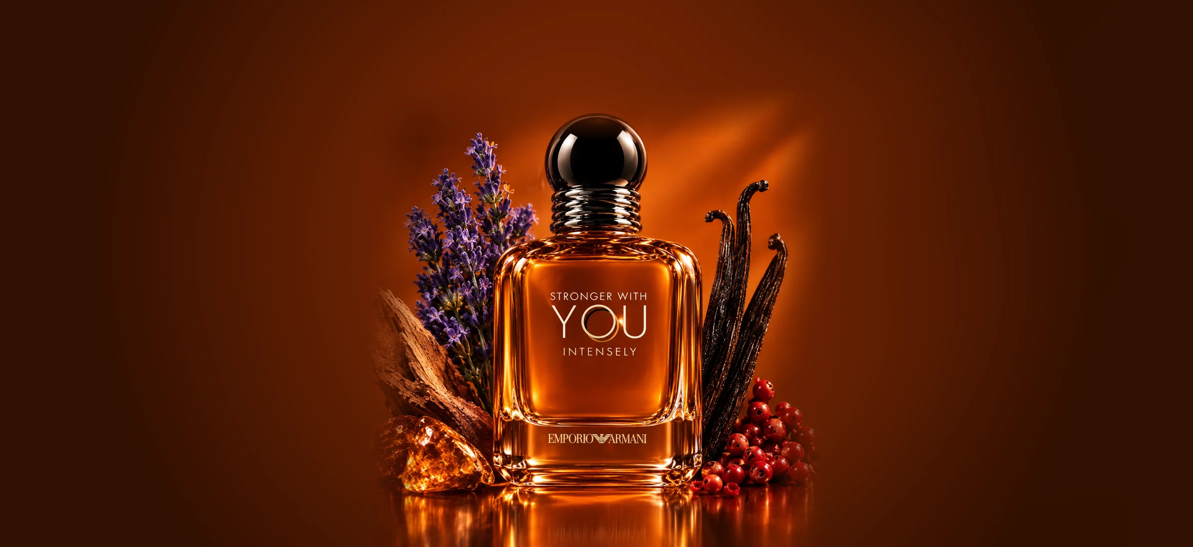 قارورة عطر فاخرة محاطة بمكوناتها الطبيعية